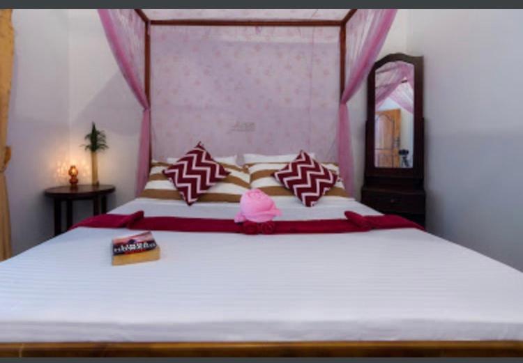 Sea Rock Beach Hotel Аругам Бей Екстериор снимка