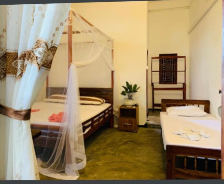 Sea Rock Beach Hotel Аругам Бей Екстериор снимка