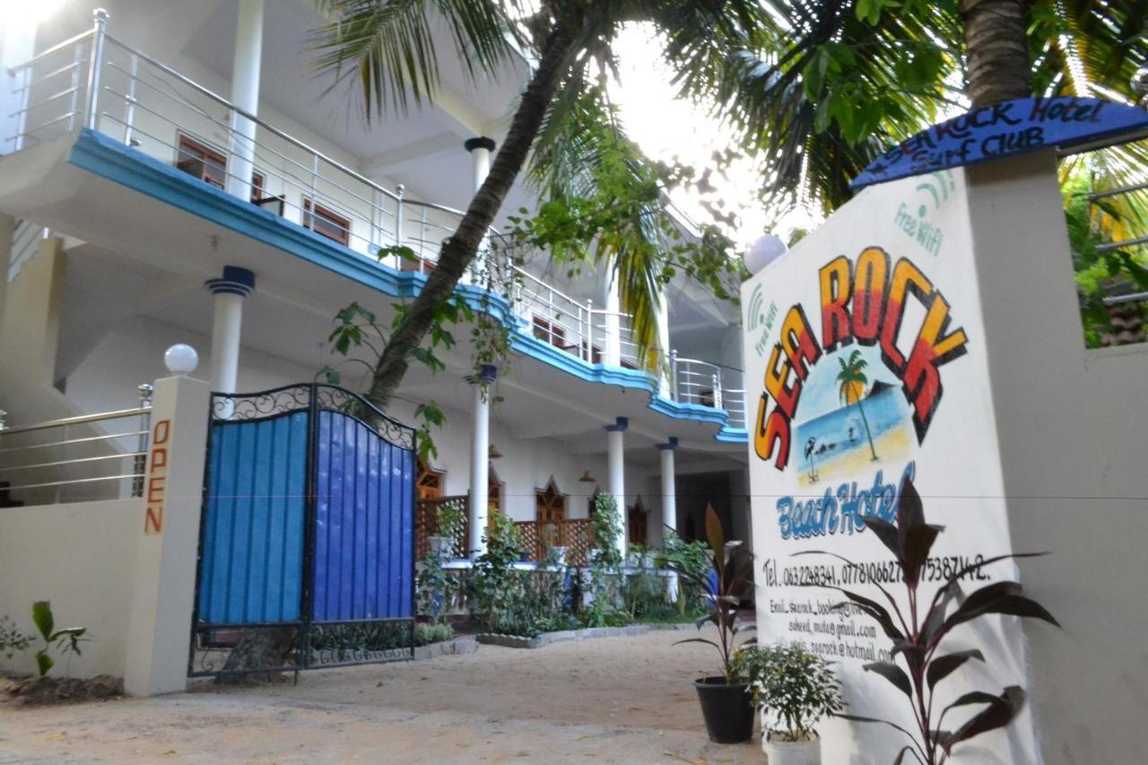 Sea Rock Beach Hotel Аругам Бей Екстериор снимка