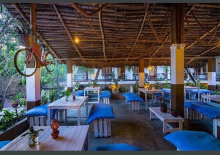Sea Rock Beach Hotel Аругам Бей Екстериор снимка