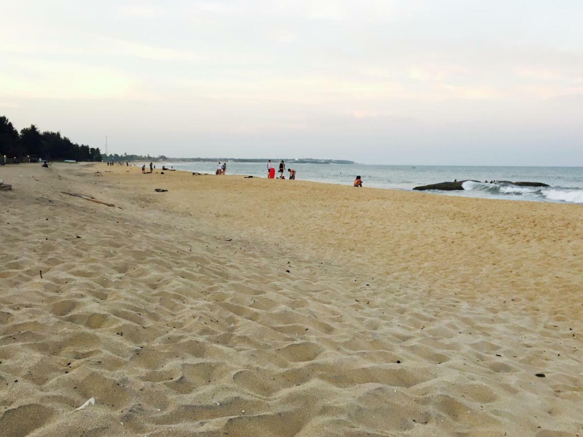 Sea Rock Beach Hotel Аругам Бей Екстериор снимка